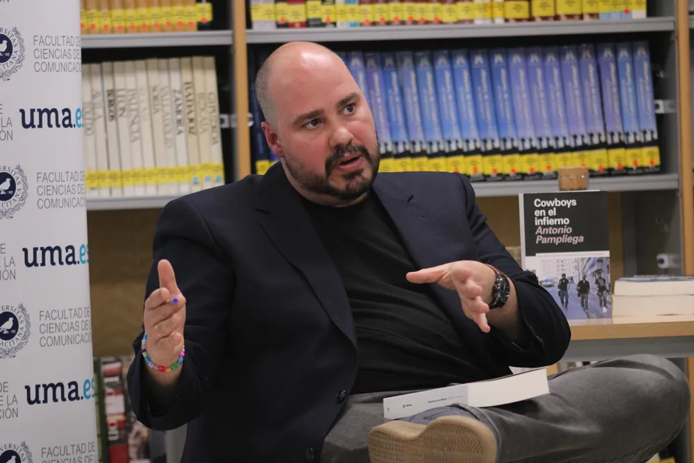 El periodista y excorresponsal de guerra Antonio Pampliega en un acto de la UMA / Javier Gómez de Toro