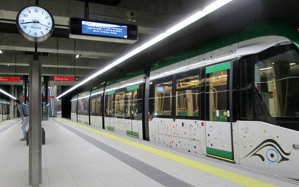Un convoy del Metro de Málaga, en Ciudad de la Justicia / Wikipedia